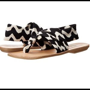 Cute black/white zig zag sandals